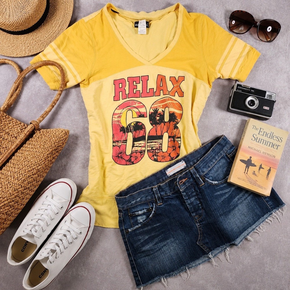Wet Seal Relax 68 Graphic Football Tee Yellow Short Sleeve V-Neck Women's L Y2K